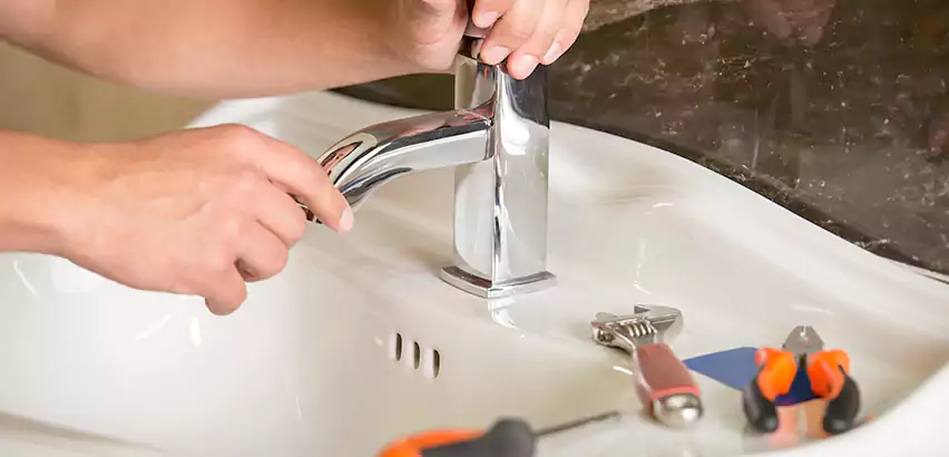 Bathtub Faucet Replacement in Carnot-Moon